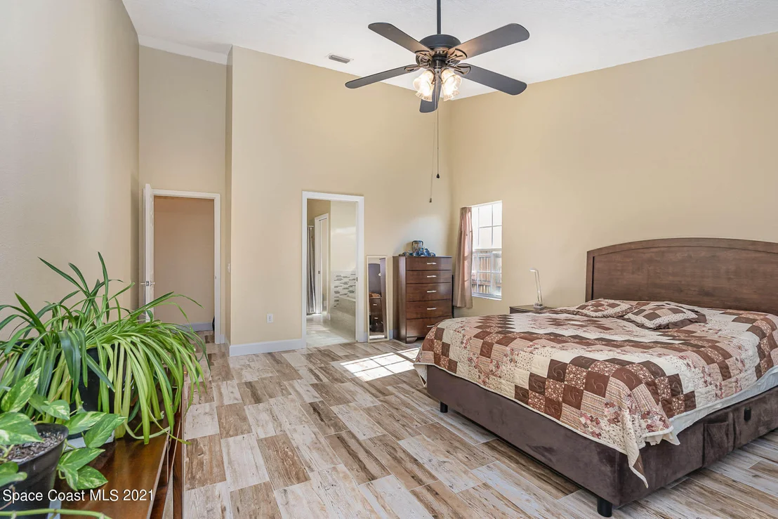 Photo of 1365 Heritage Acres Boulevard