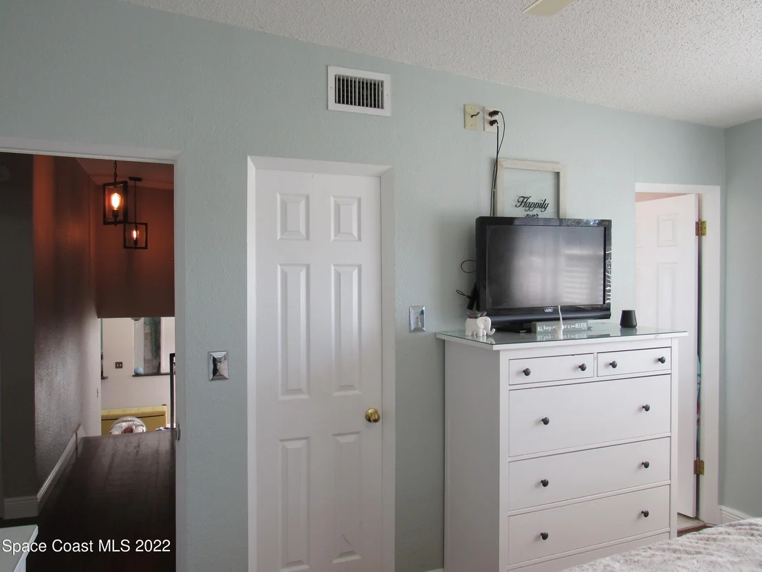 Photo of 920 Forest Road