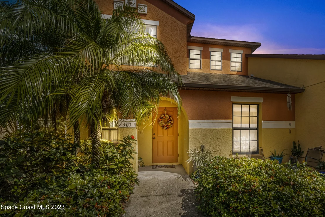 Photo of Unit 101 at 910 Luminary Circle