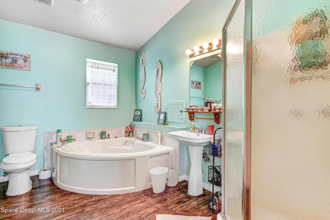 Photo of 6621 Bancroft Avenue