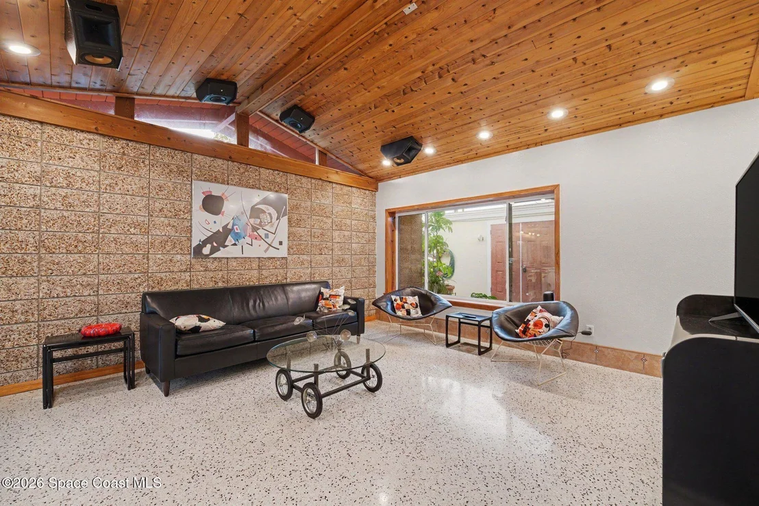 Photo of 459 Angelo Lane