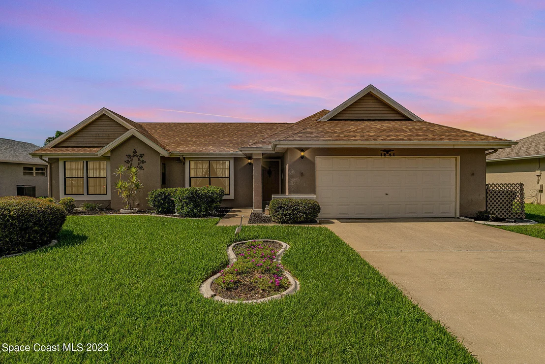 Photo of 1241 Lakeview Drive
