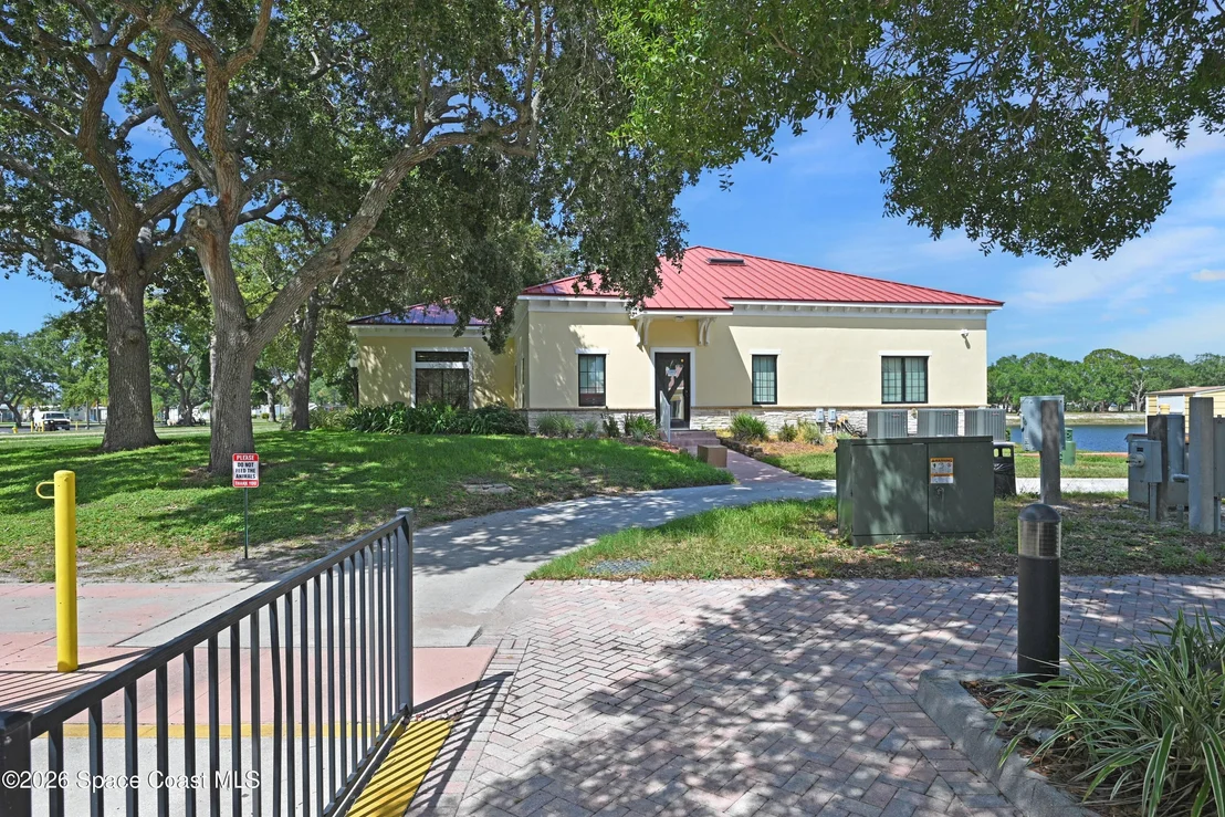 Photo of 451 E Egret Circle