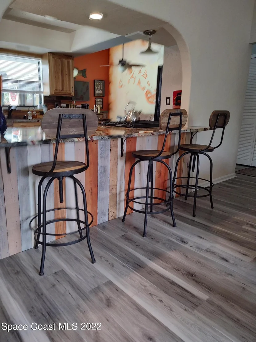 Photo of 1231 W Walnut Grove Way