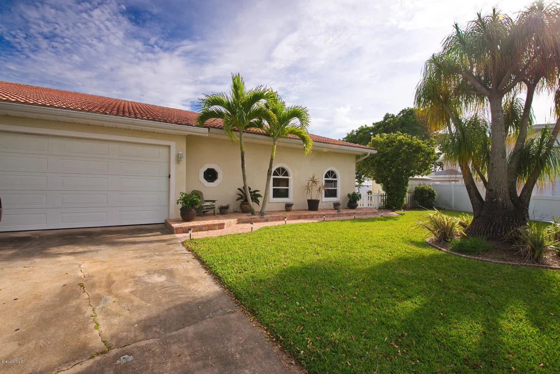 Photo of 469 Angelo Lane