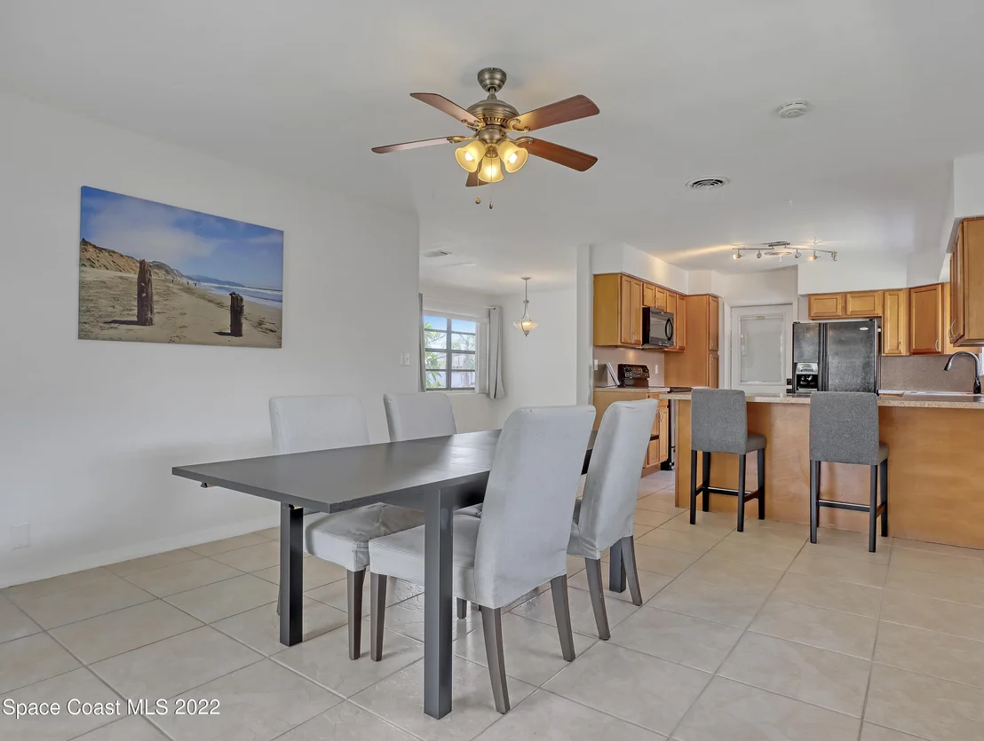 Photo of 619 N Robert Way