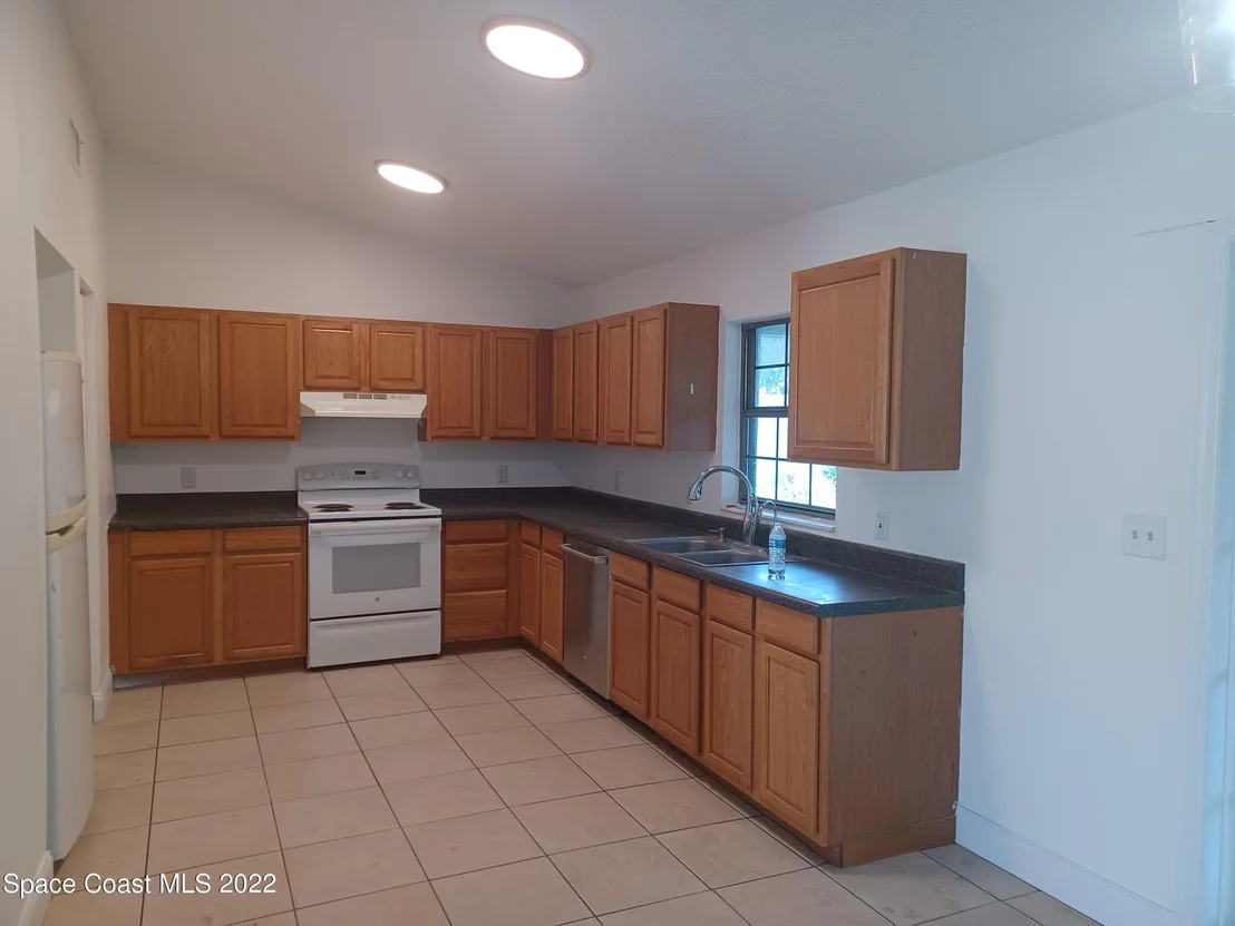 Photo of 6465 Cable Avenue