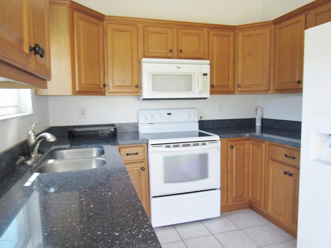 Photo of 1043 NE Goldenrod Circle NE