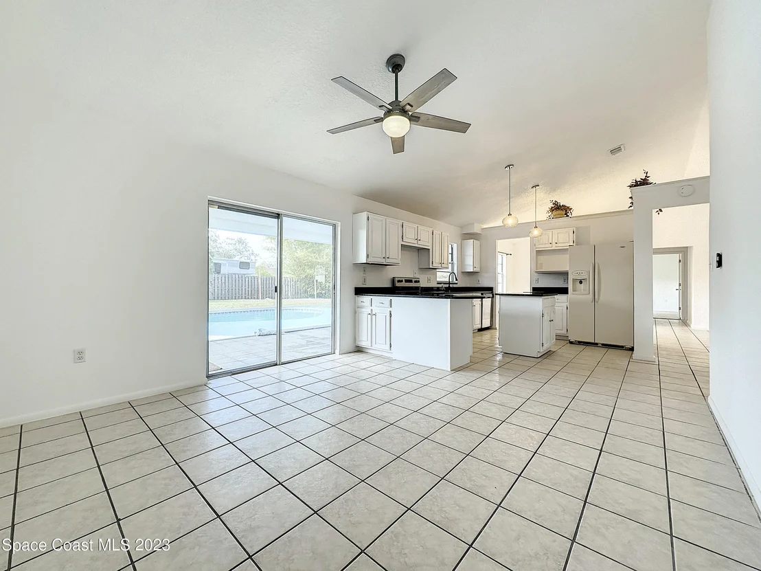 Photo of 580 Eldron Boulevard SE