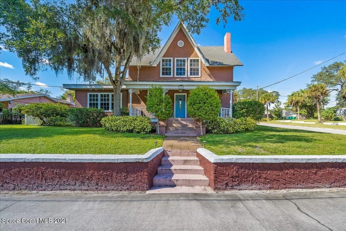 Photo of 1800 Pineapple Avenue