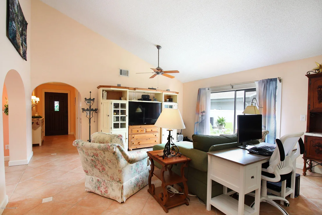 Photo of 412 Myrtlewood Road