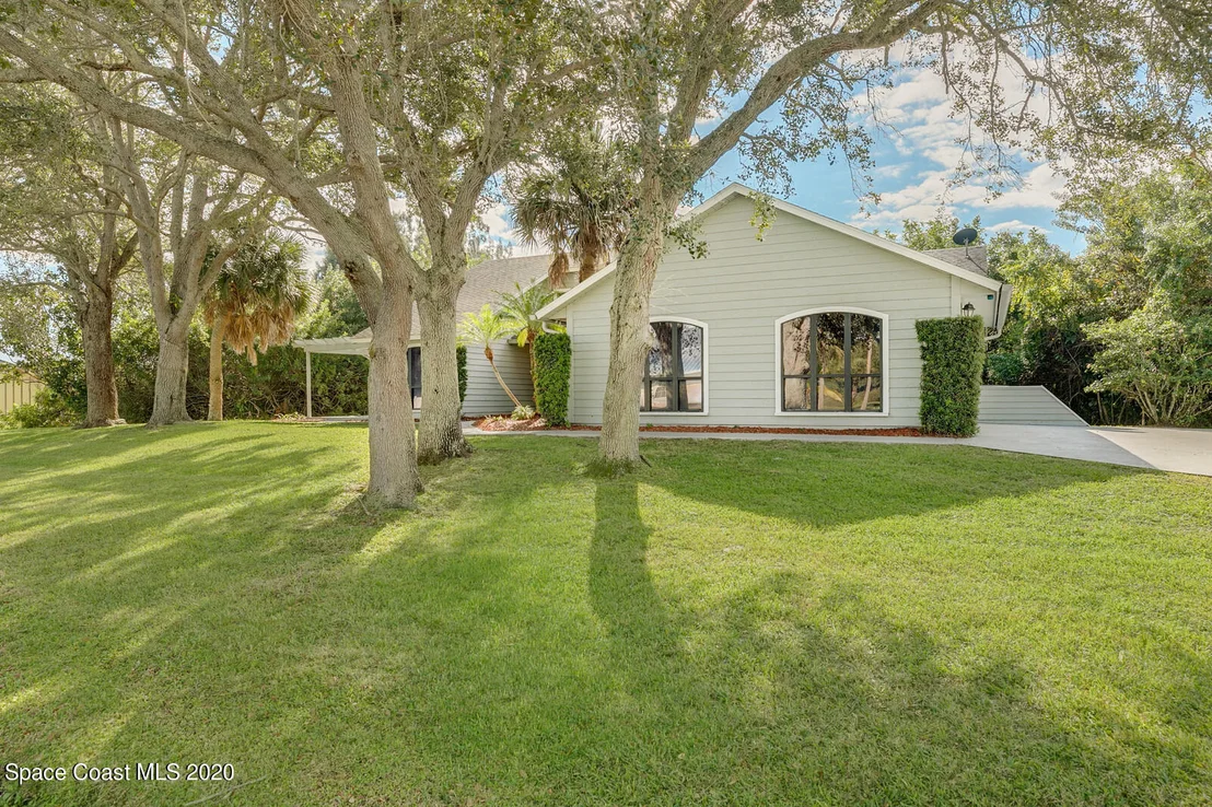 Photo of 2590 Coral Way