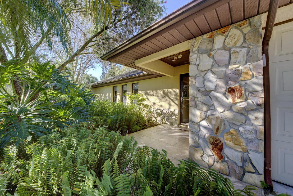 Photo of 1827 S Live Oak Drive