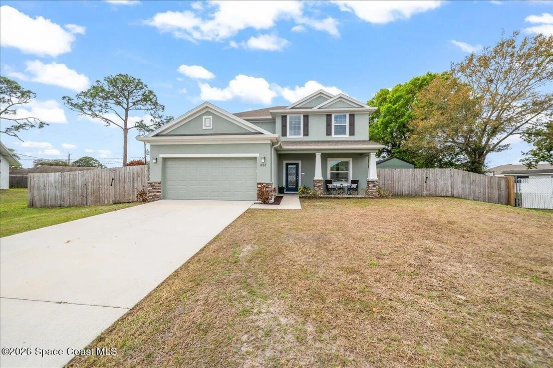 Photo of 800 Lyons Circle NW