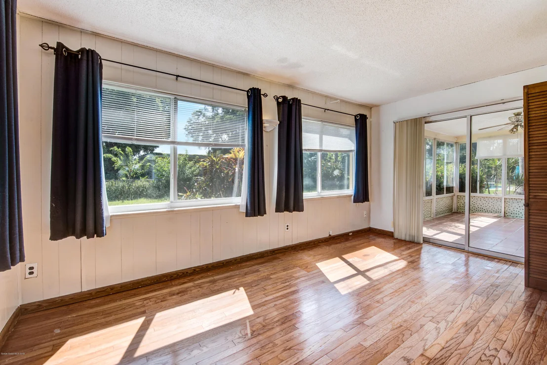 Photo of 2926 Kosuth Road NE