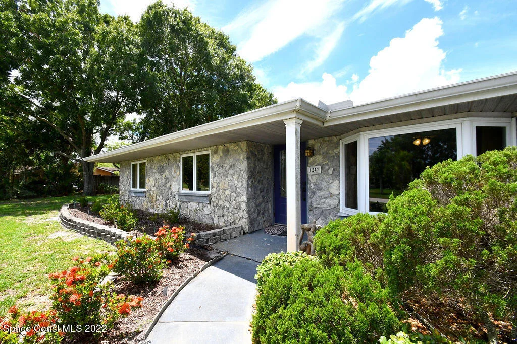 Photo of 1241 Riviera Drive NE