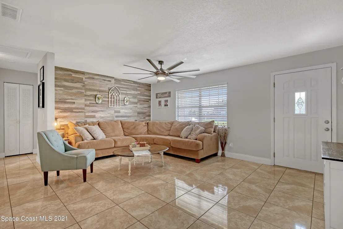Photo of 2560 Corbusier Drive