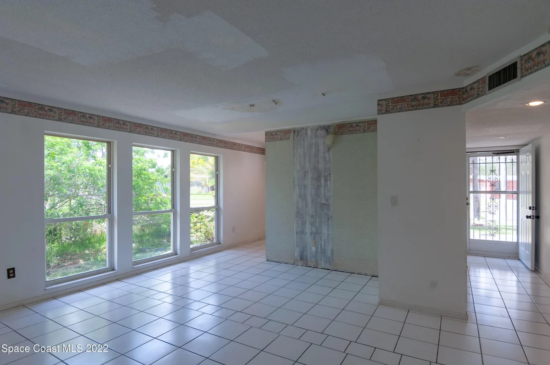Photo of 722 Bianca Drive NE