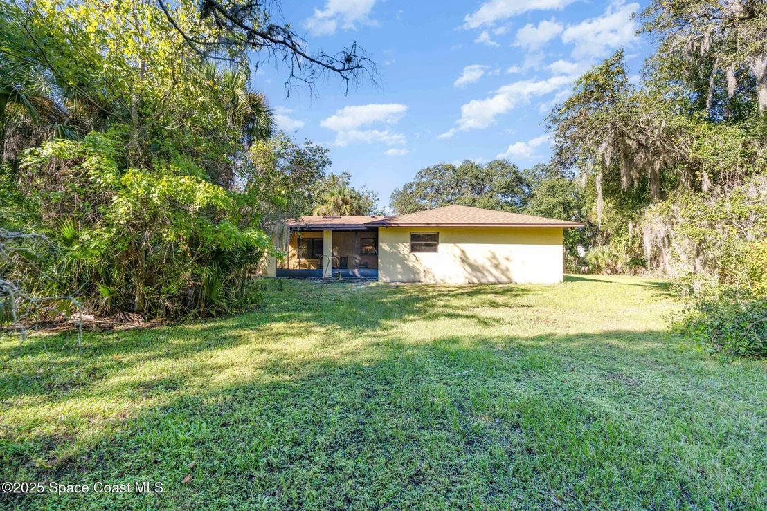 Photo of 1812 Live Oak Drive N