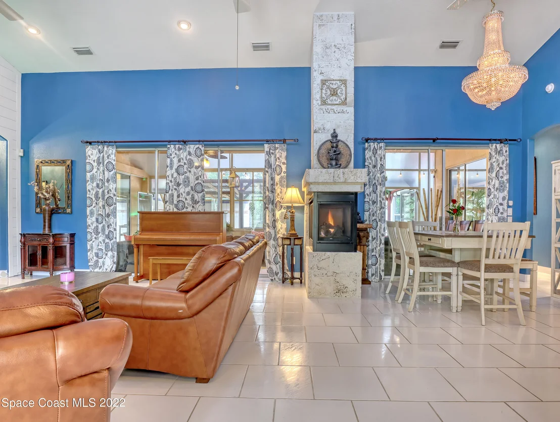 Photo of 4304 Long Lake Road