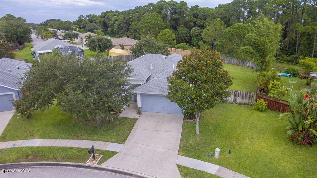 Photo of 1203 White Oak Circle