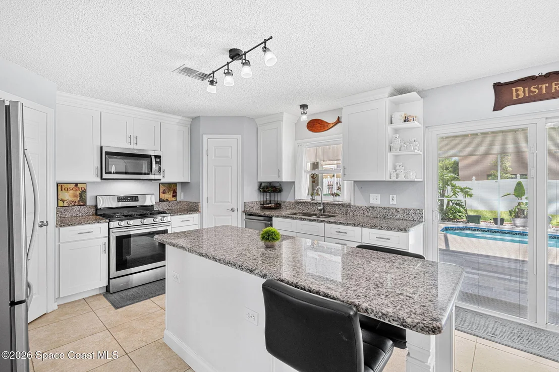 Photo of 1161 White Oak Circle