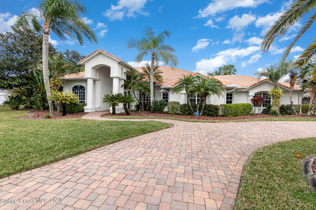 Photo of 889 Oak Park Drive