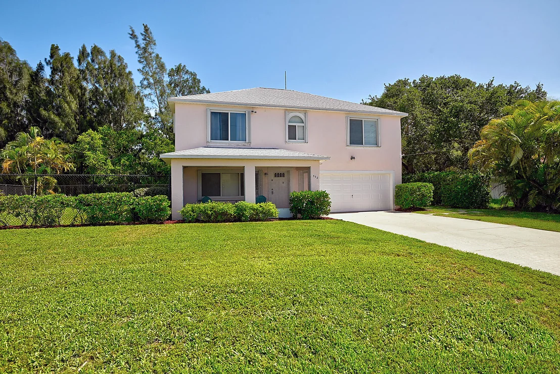 Photo of 332 Nikomas Way