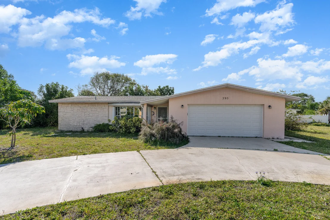 Photo of 395 Willow Drive