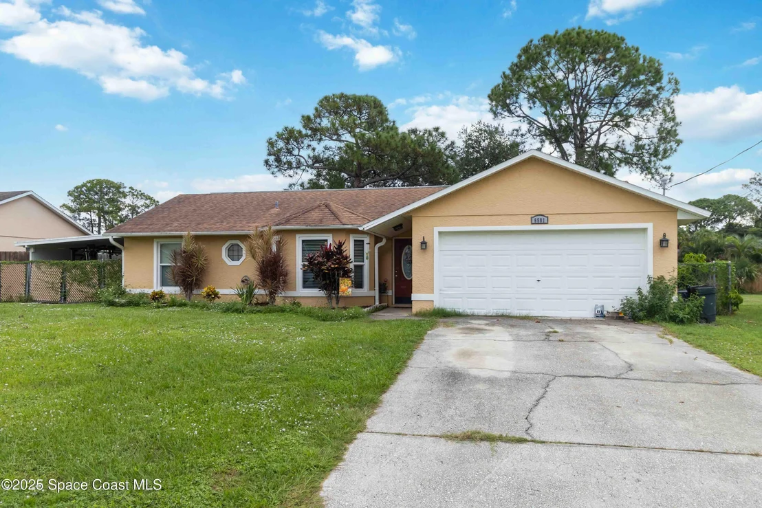Photo of 6581 Bancroft Avenue