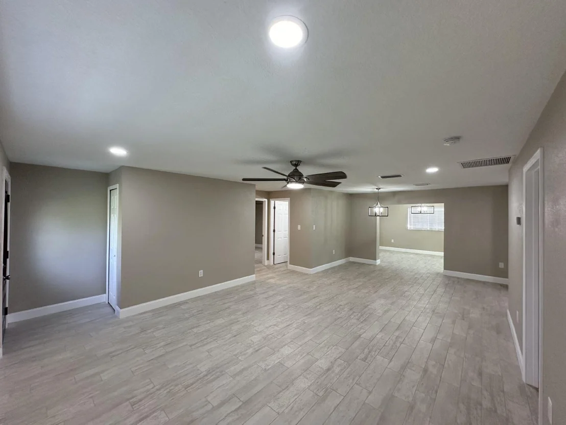 Photo of 761 Aragon Avenue NE
