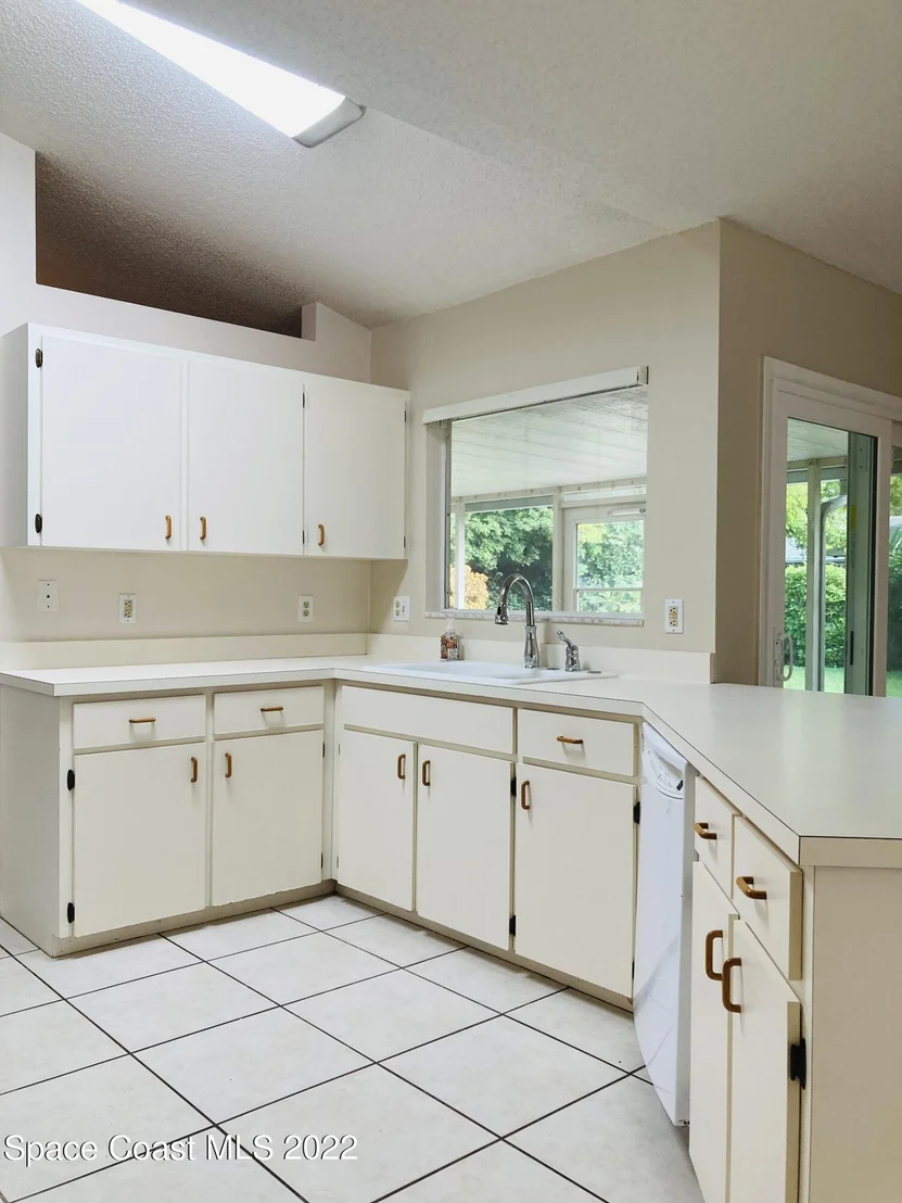 Photo of 874 Brookview Lane