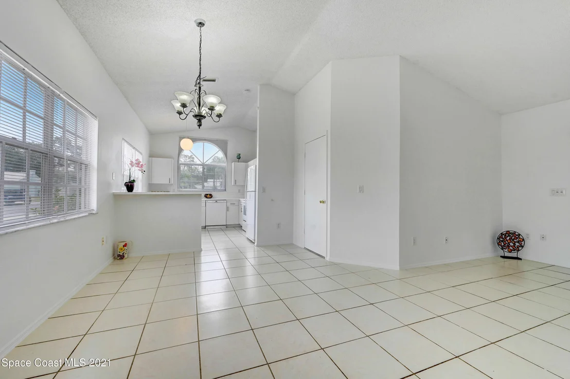 Photo of 858 Wateroak Drive NE