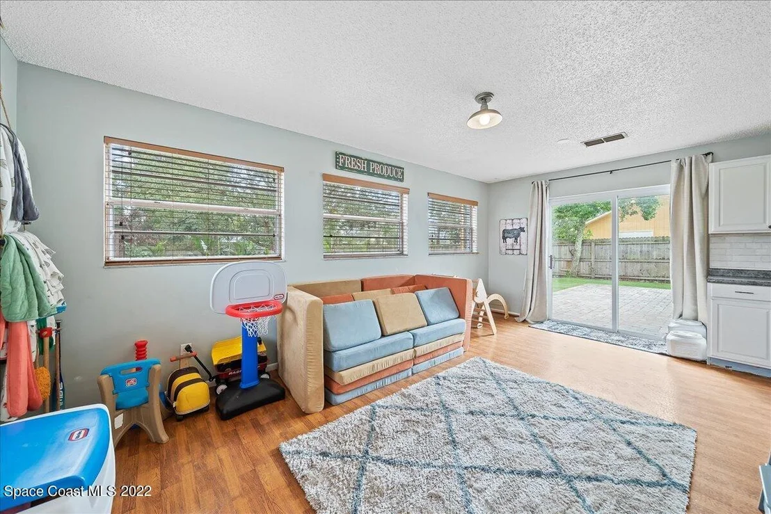 Photo of 6045 Aires Avenue