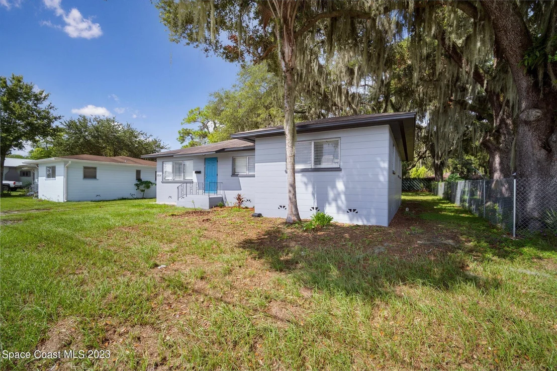 Photo of 1304 Foxboro Drive