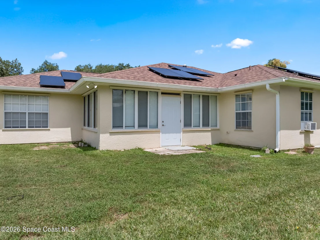 Photo of 606 Seven Gables Circle SE