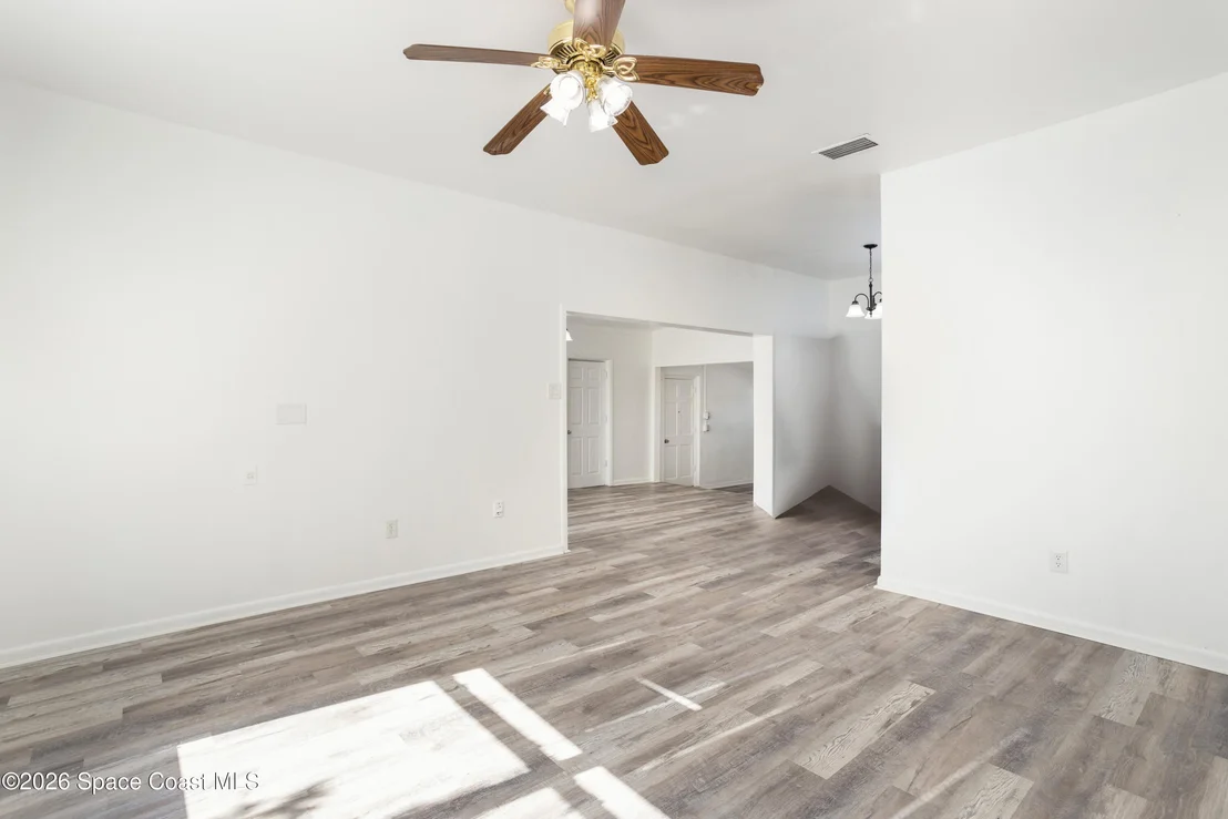 Photo of 1064 Cabot Drive NE