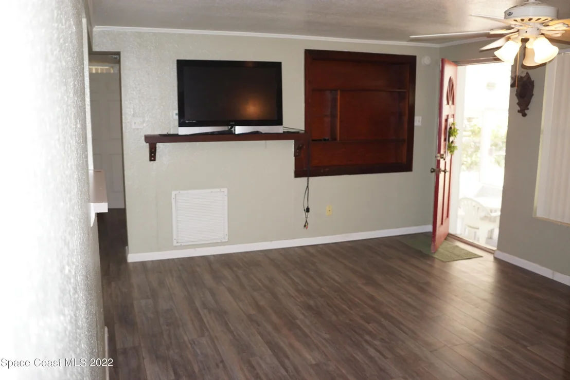 Photo of 5748 Lord Street