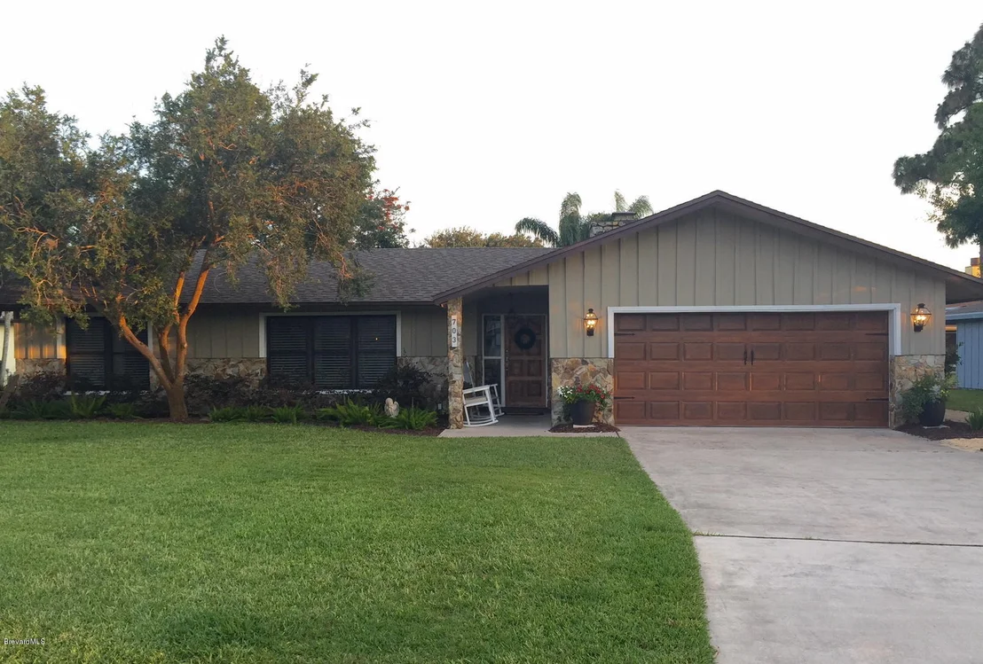 Photo of 703 Turnberry Drive