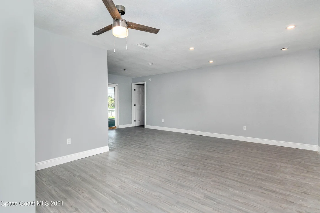Photo of 646 Ford Circle W