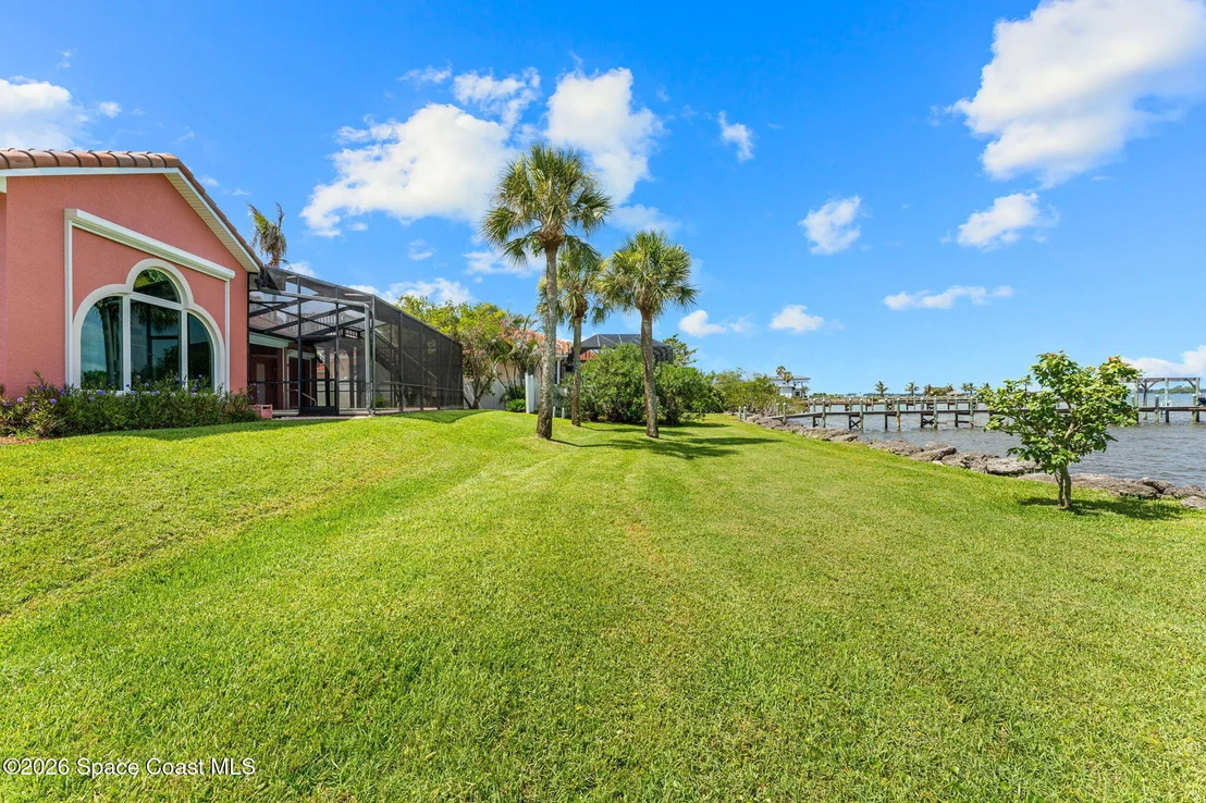 Photo of 327 Island Drive