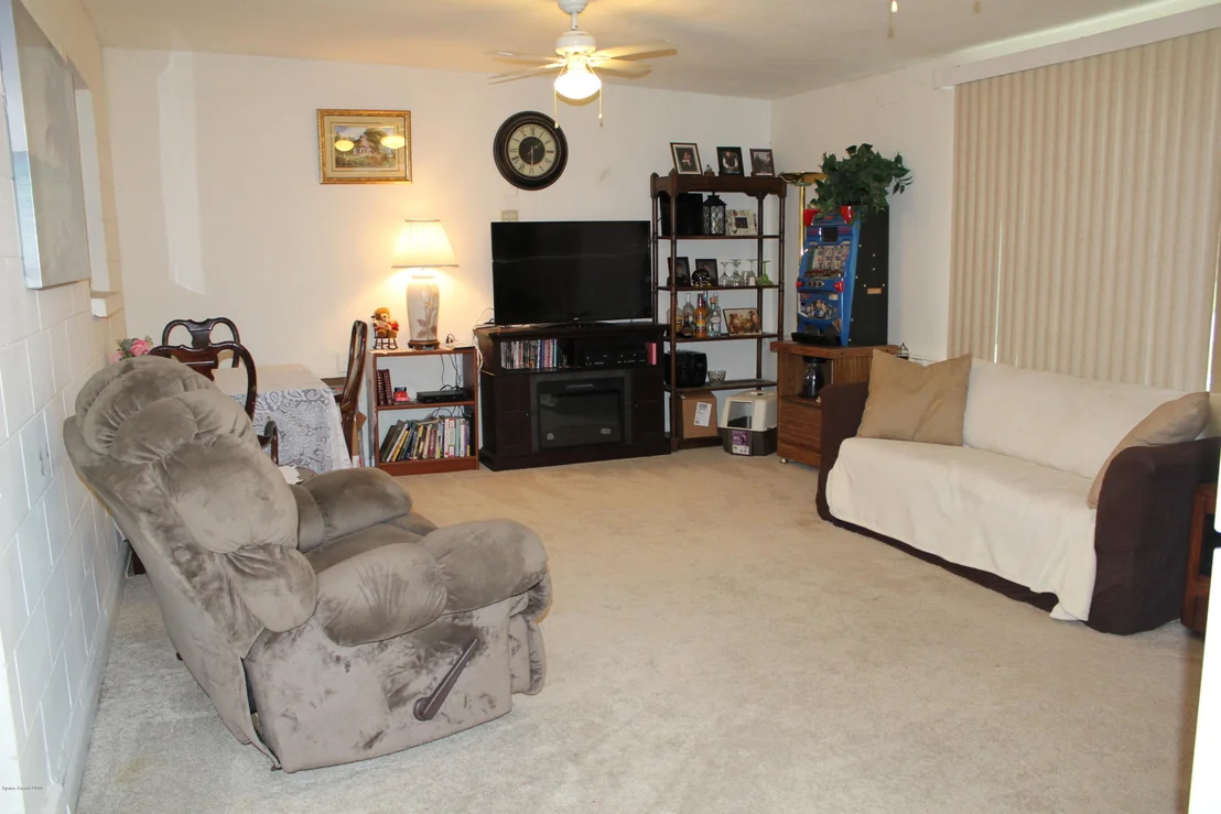 Photo of 976 Cardon Drive