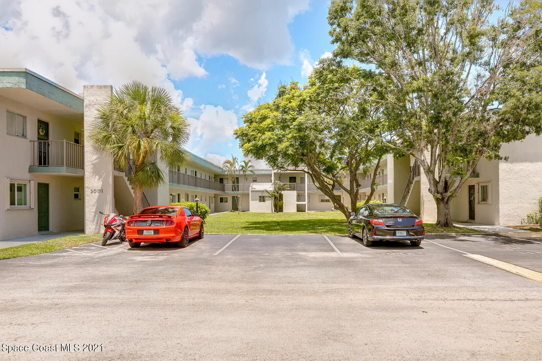 Photo of Unit 122 at 3001 Thrush Drive