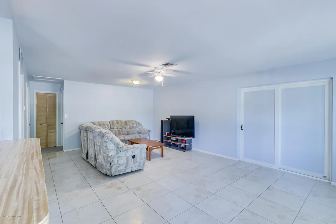 Photo of 2147 Warwick Road