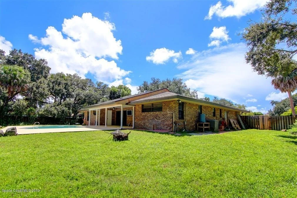 Photo of 1879 Oakwood Trail