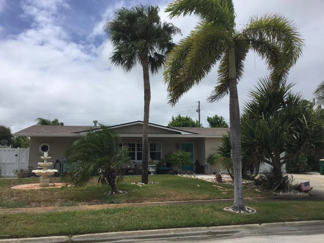 Photo of 610 N Robert Way