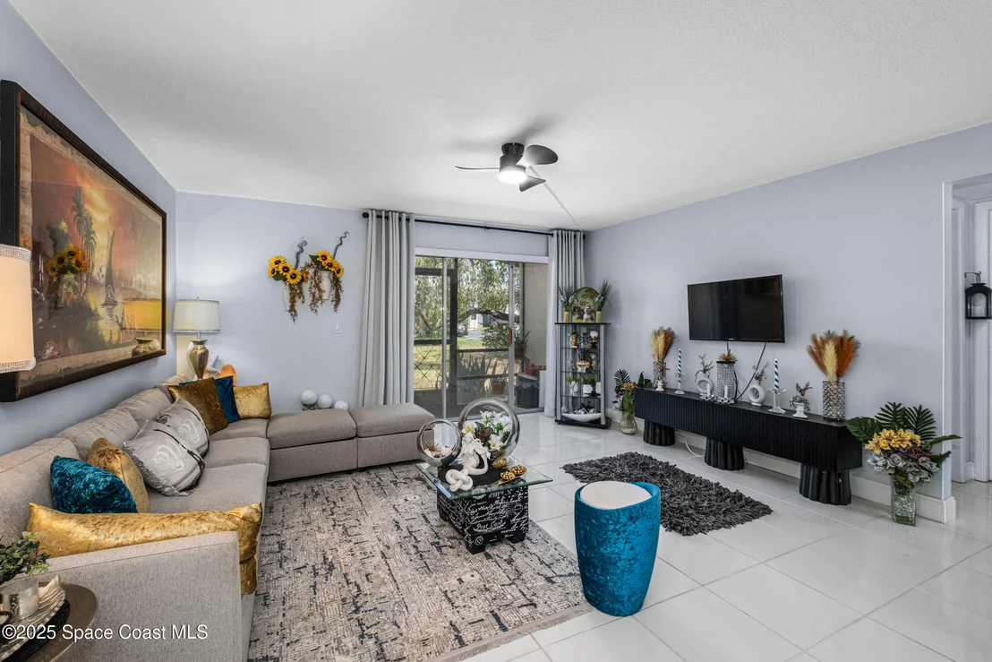 Photo of Unit 4H at 2500 Eagle Drive