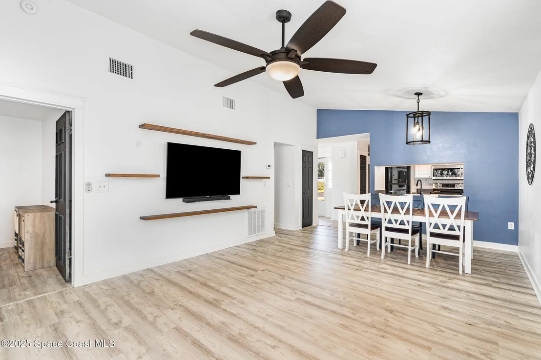 Photo of 4118 Twin Oaks Boulevard