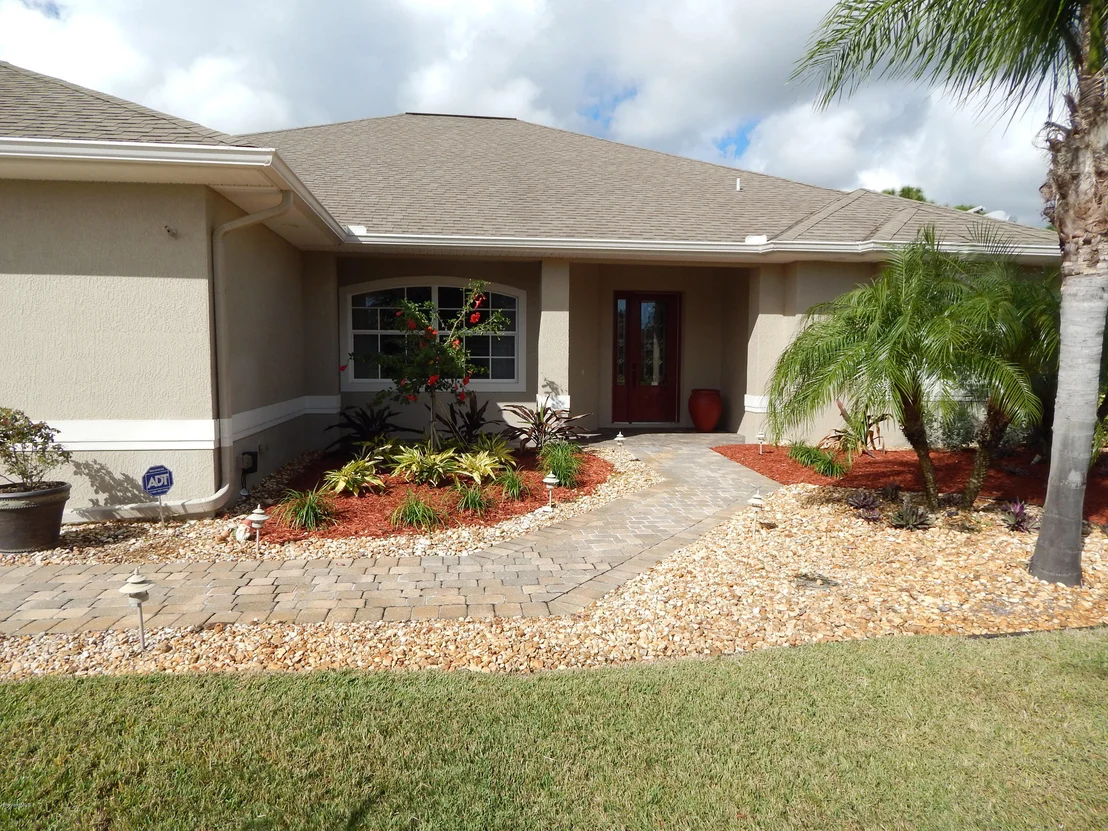 Photo of 211 SE Devlin Court