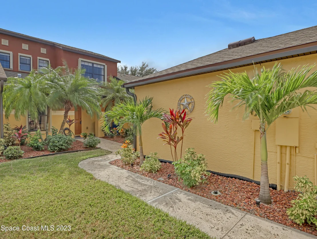 Photo of Unit 103 at 990 Luminary Circle
